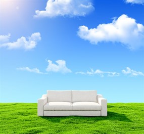 蓝天沙发草坪图片